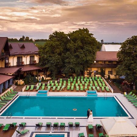 Green Garden Resort Odobesti ภายนอก รูปภาพ