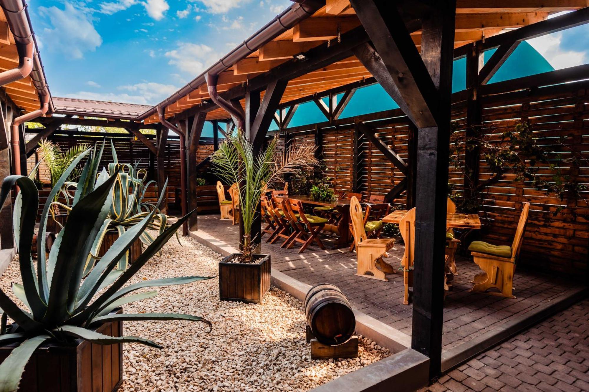 Green Garden Resort Odobesti ภายนอก รูปภาพ