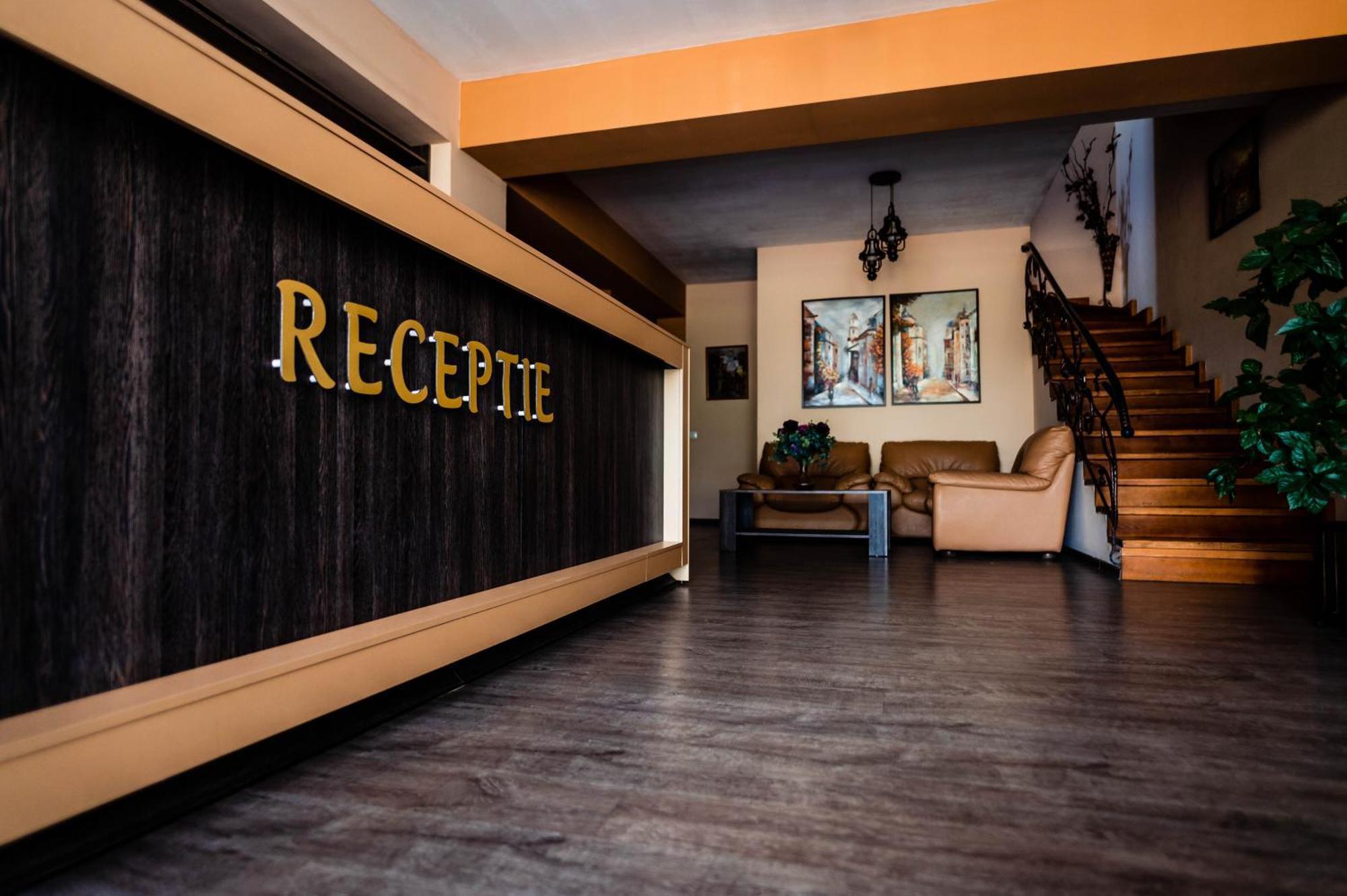 Green Garden Resort Odobesti ภายนอก รูปภาพ