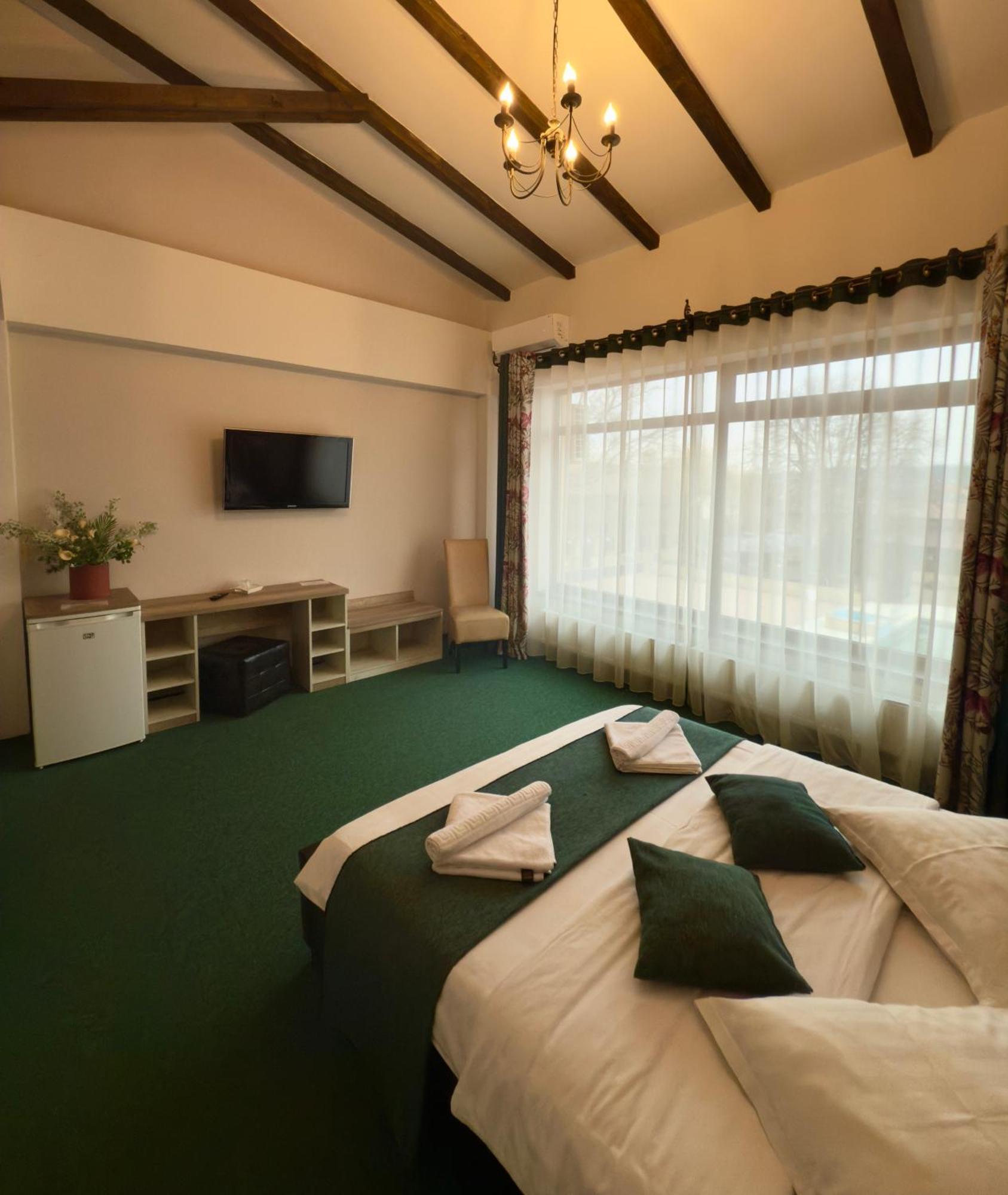 Green Garden Resort Odobesti ภายนอก รูปภาพ